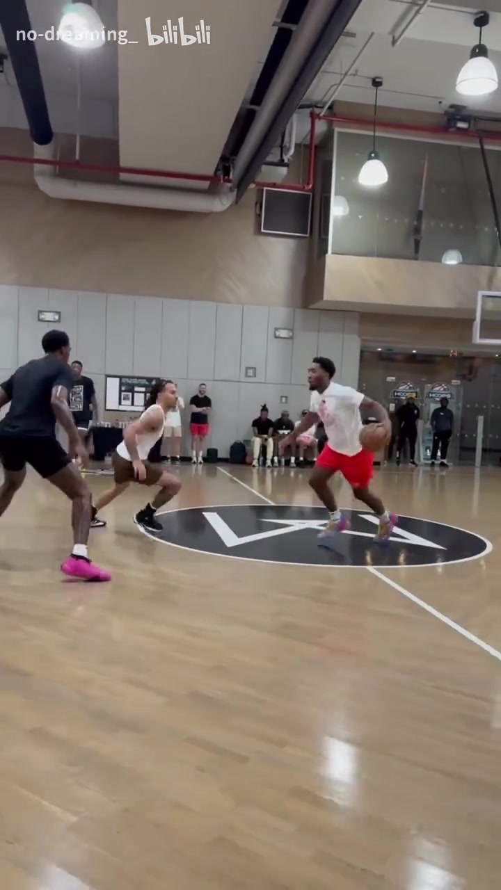 太横了米切尔这身体素质配上这速率简直是进攻大杀器